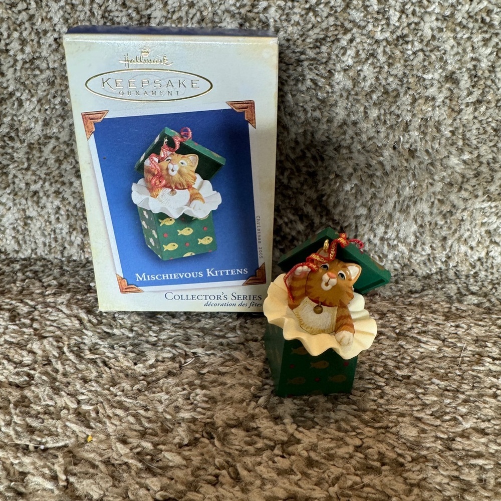 Hallmark Keepsake Collectors Series ornament‎ 2005 Mischievous Kitten